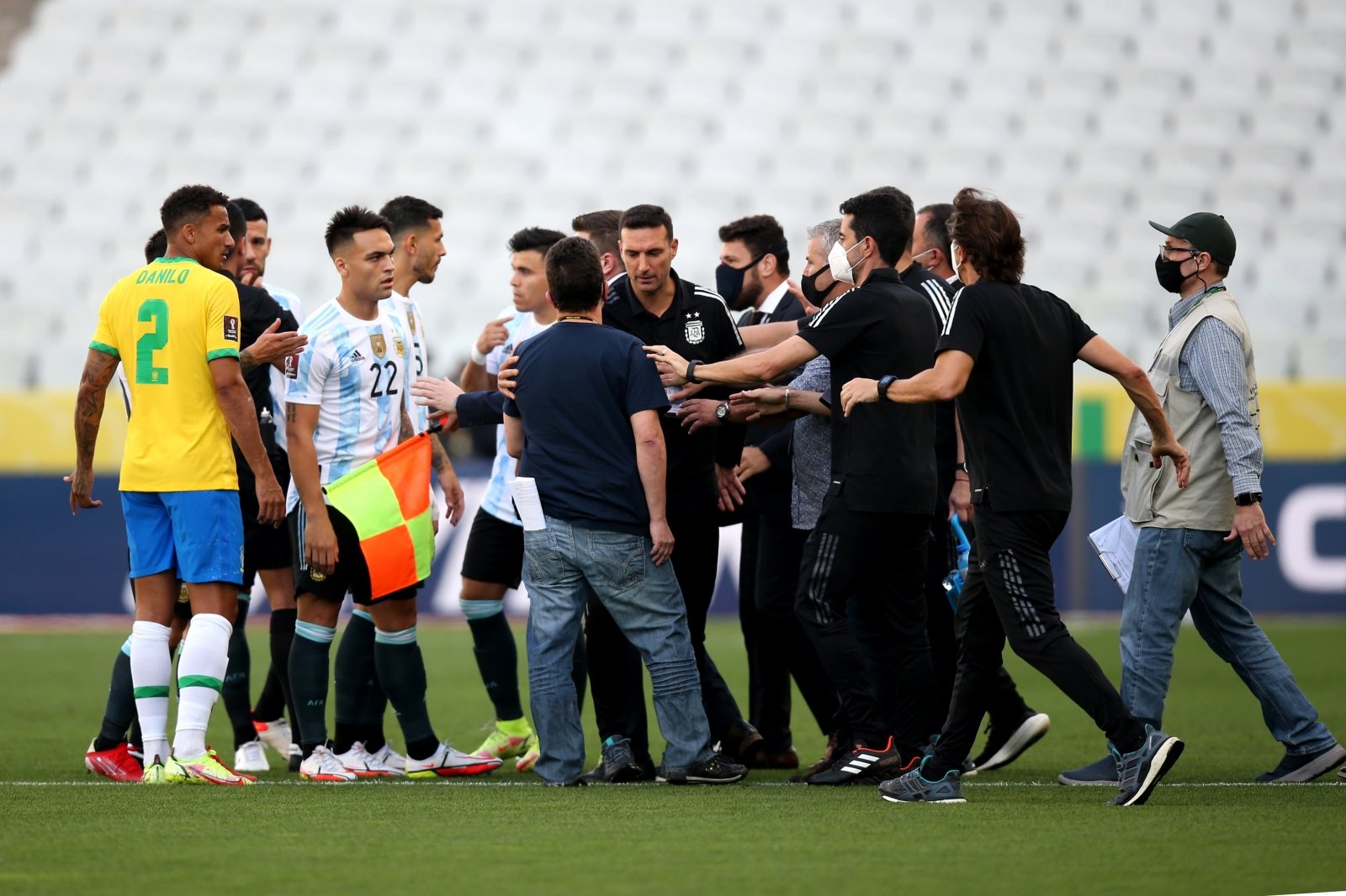 Brazilijos Ir Argentinos Rinktinių Dvikova Nutraukta Po Policijos Pareigunų įsiverzimo į Aikste Delfi Sportas