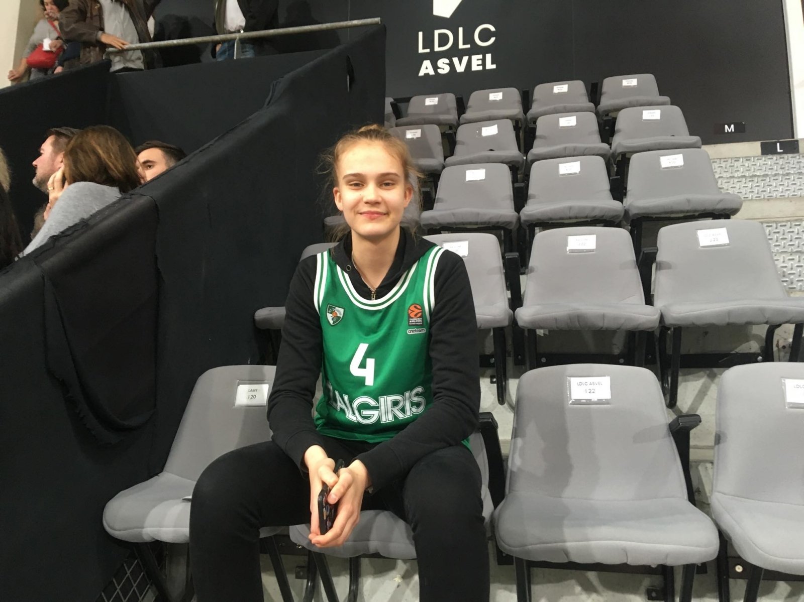 Jocytė ištesėjo duotą žodį: palaikė „Žalgirį" vilkėdama ...