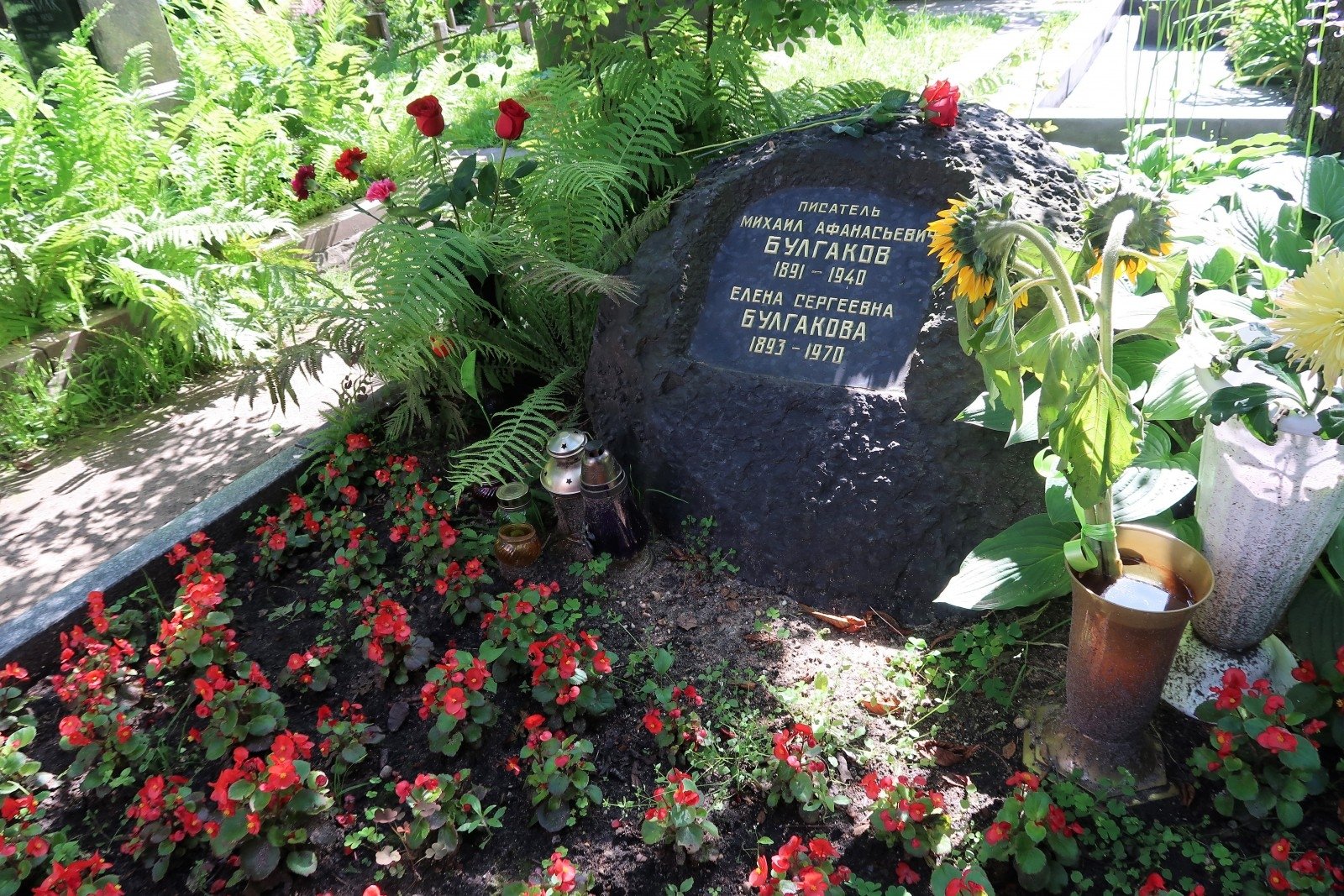 Могила булгакова на новодевичьем кладбище фото