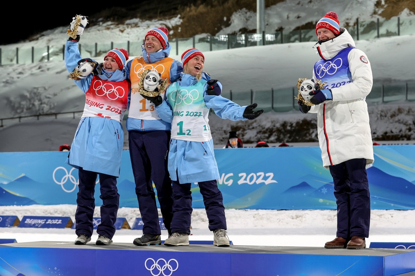 Nordmenn stopper ikke: Skiskytterlaget vant det andre settet med gull