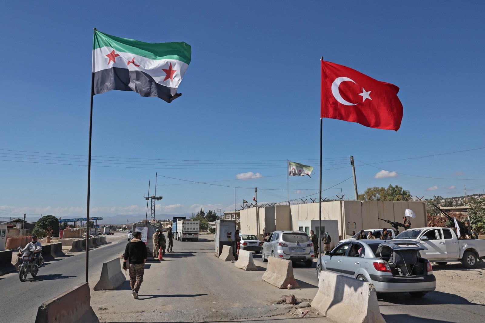 HRW: Turkija verčia šimtus žmonių grįžti į Siriją - DELFI