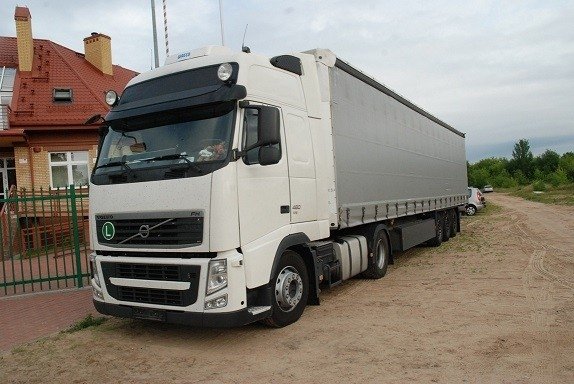 Obywatele Litwy na kradzionej ciężarówce z podrobionymi