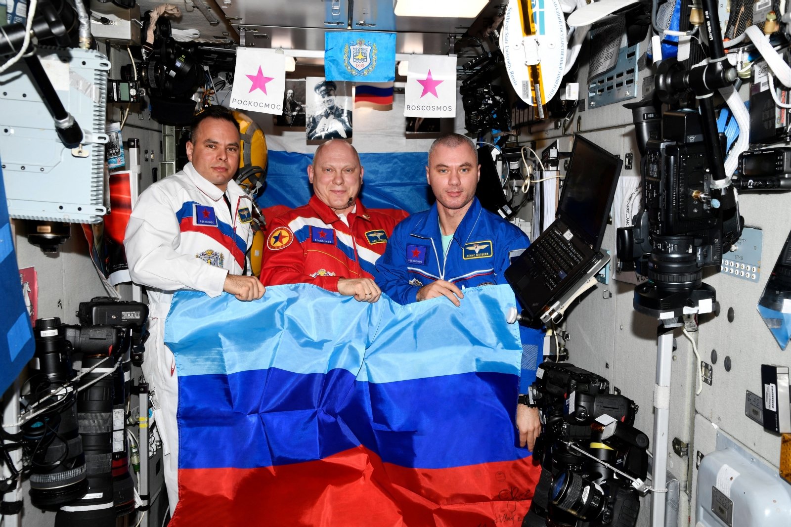 L’astronauta americana era esasperata dal comportamento disgustoso dei russi nello spazio: la ISS è stata utilizzata per la propaganda della guerra in Ucraina – ha volato e issato la bandiera del Donbass