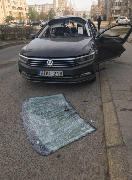 Naktį Vilniuje ant kojų sukeltos spec. tarnybos – į „Maximos“ automobilį įmestas galingas sprogstamasis užtaisas