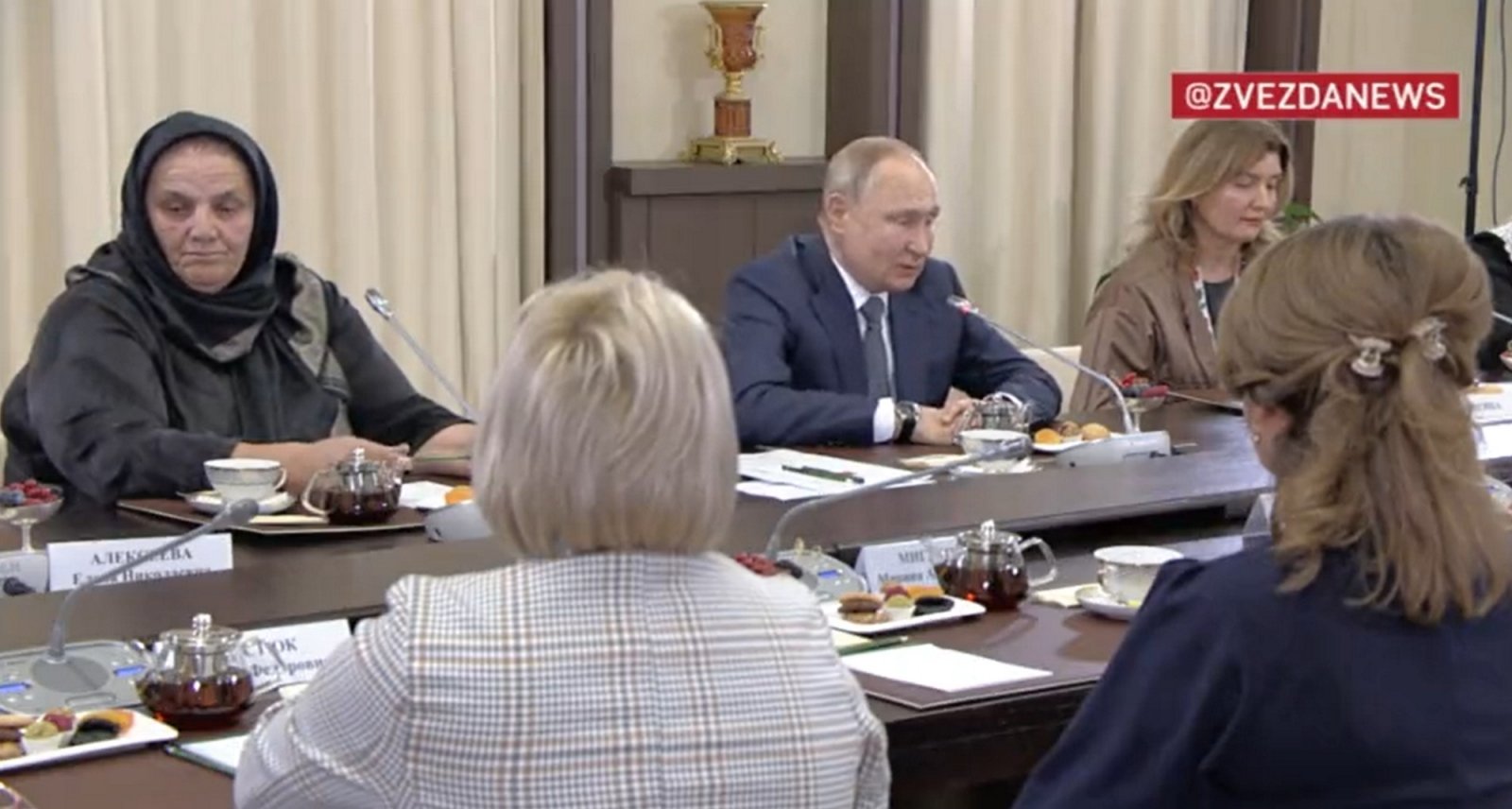 Putino susitikimo su karių motinomis transliacija nutraukta iškart po jo pasisakymo