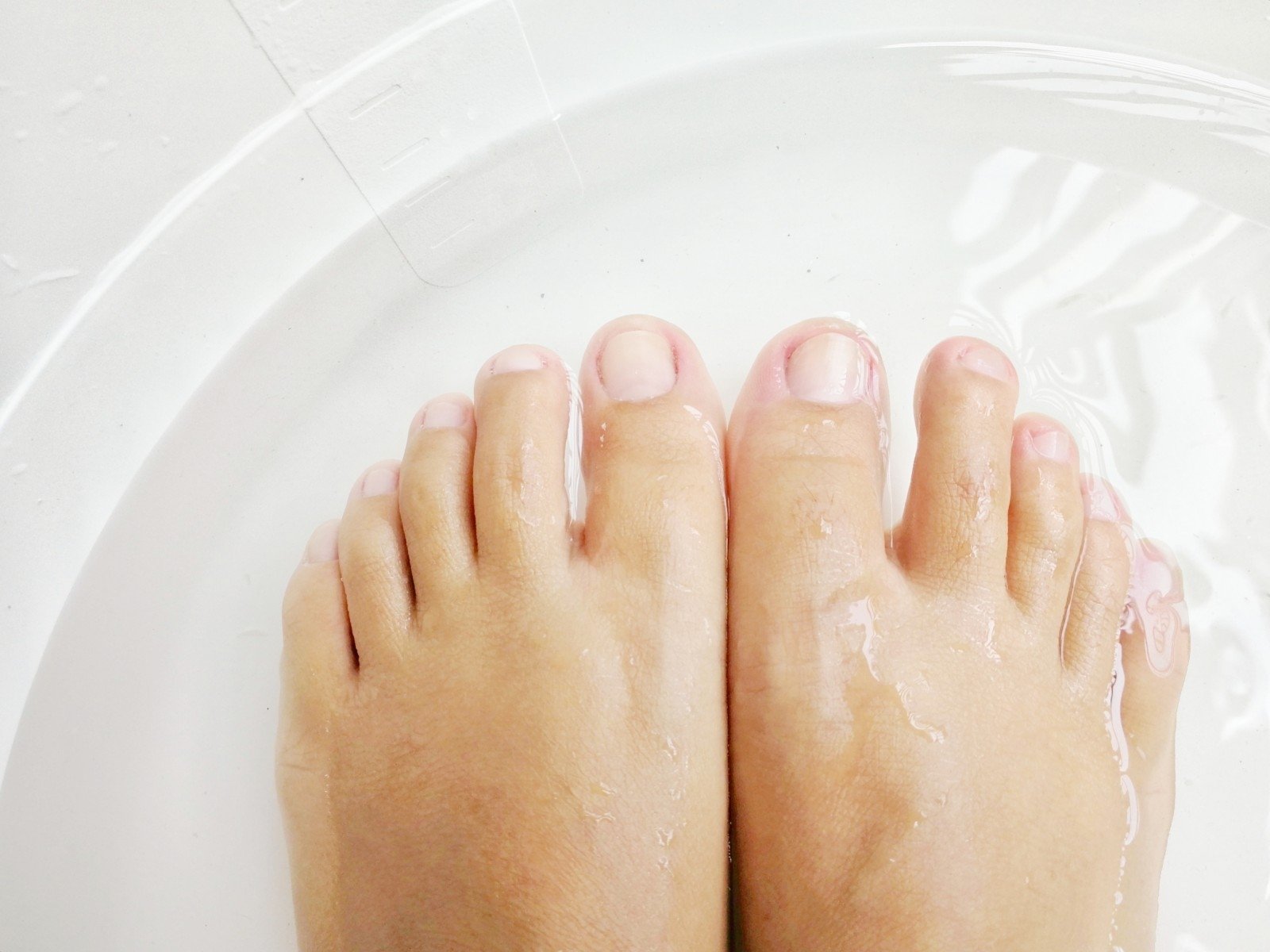Ванночки от потливости ног. Педикюр ноги в ванночки для фотошопа.